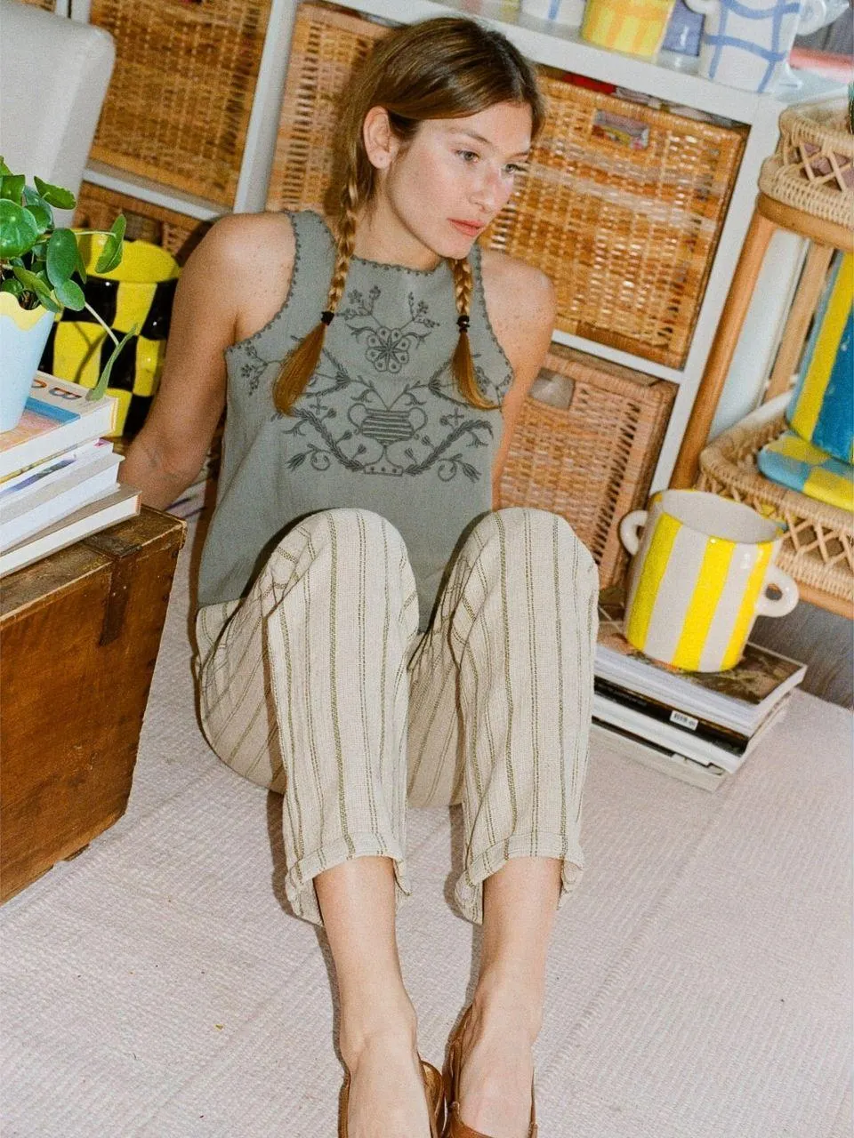 FLORAL EMBROIDERED BLOUSE