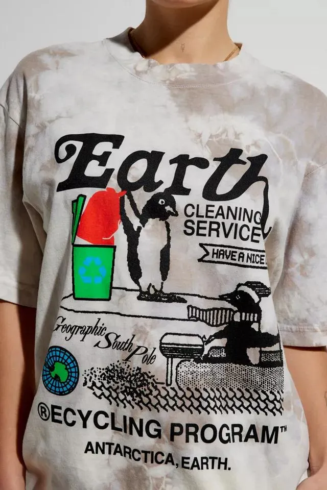 Market UO Exclusive Cleaning Service Tee