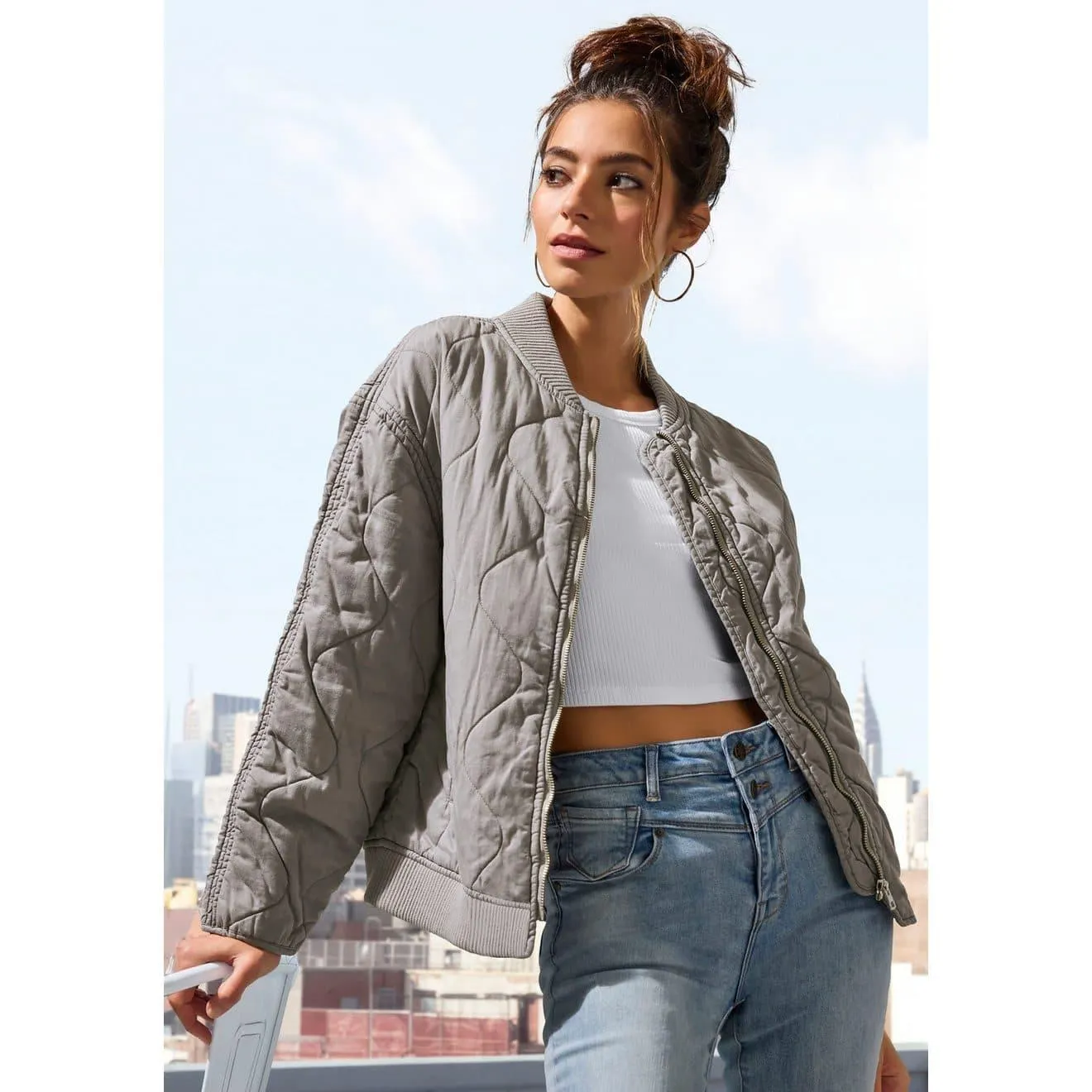 Lascana Gewatteerde jas in modieuze look met zakken, bomber-design