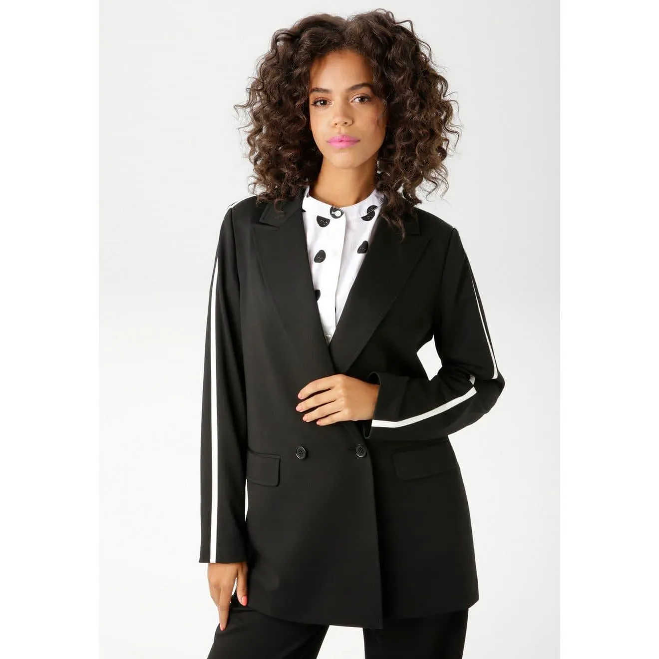 Aniston CASUAL Lange blazer met trendy streep op de schouder en de mouwen