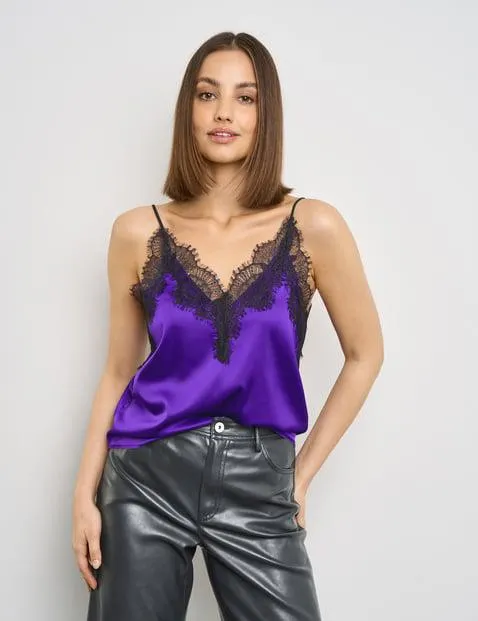 Satijnen top met kant