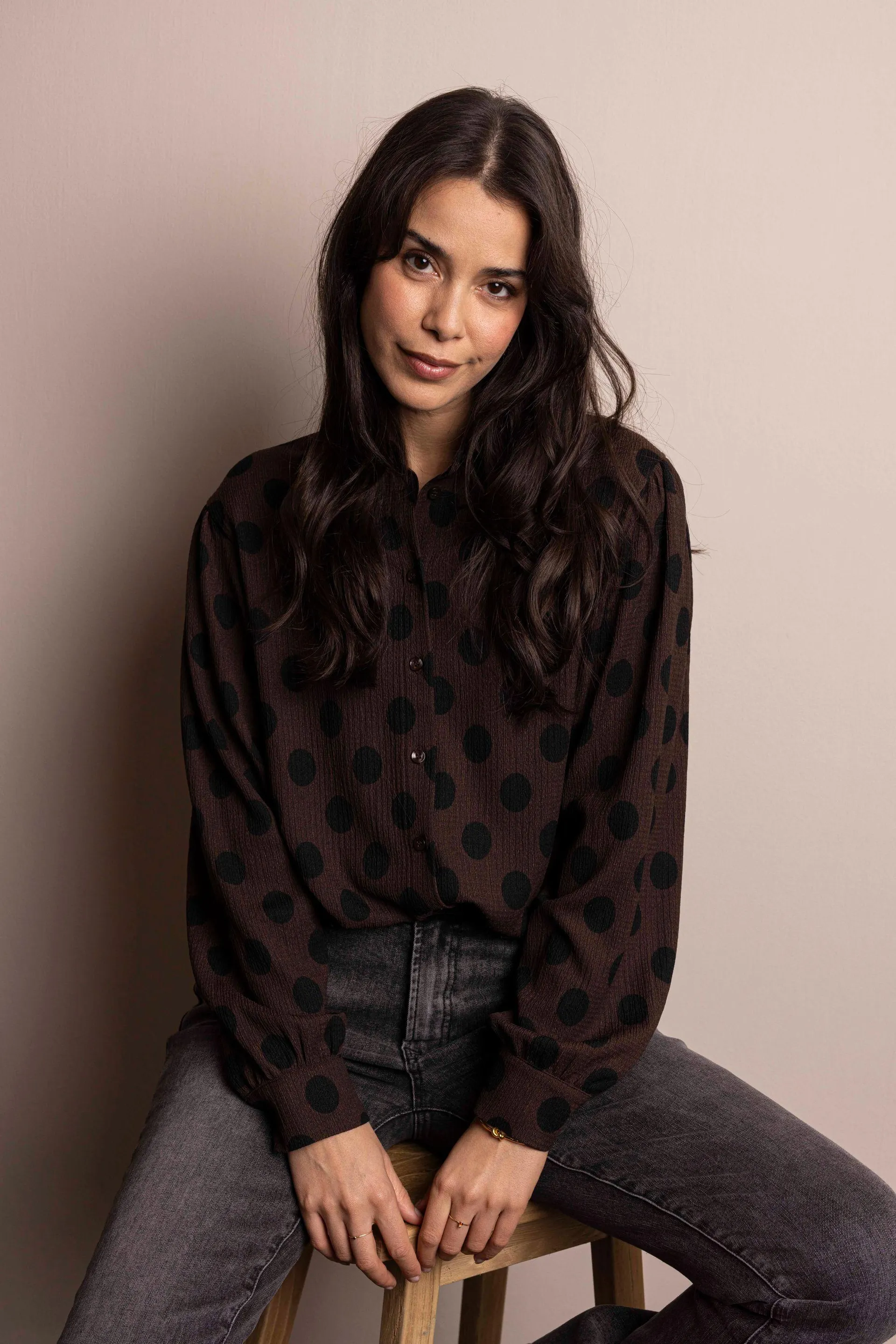 Bruine blouse met stippen