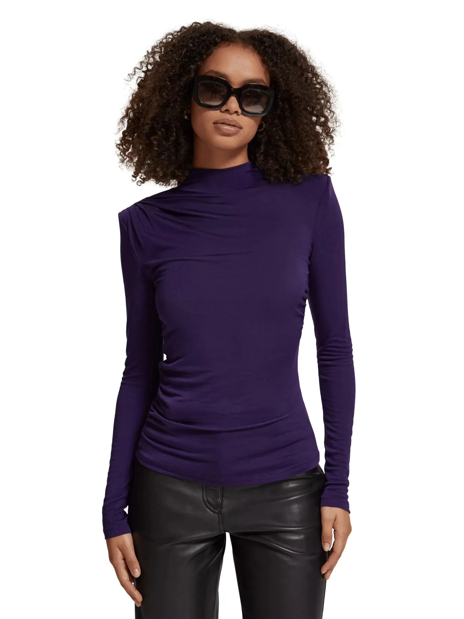 Long-sleeved mock neck T-shirt
