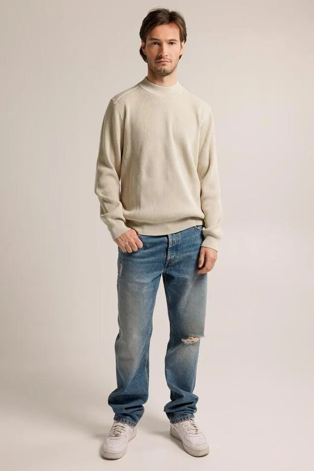 Geribbelde trui met een ronde halslijn met een mockneck