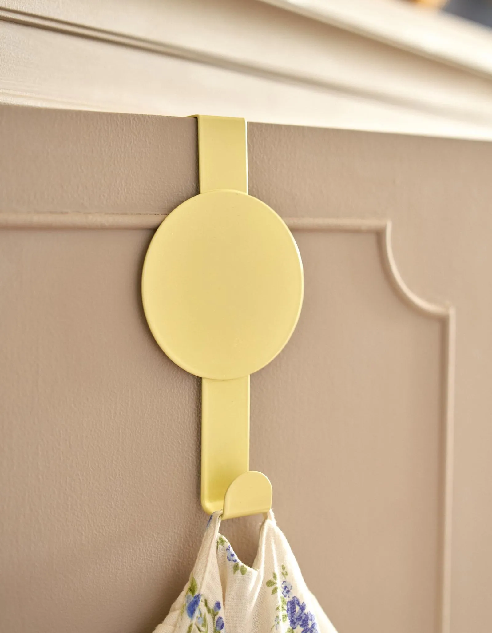 Deurhaak IJzer. 15,5 x 7,5 cm.