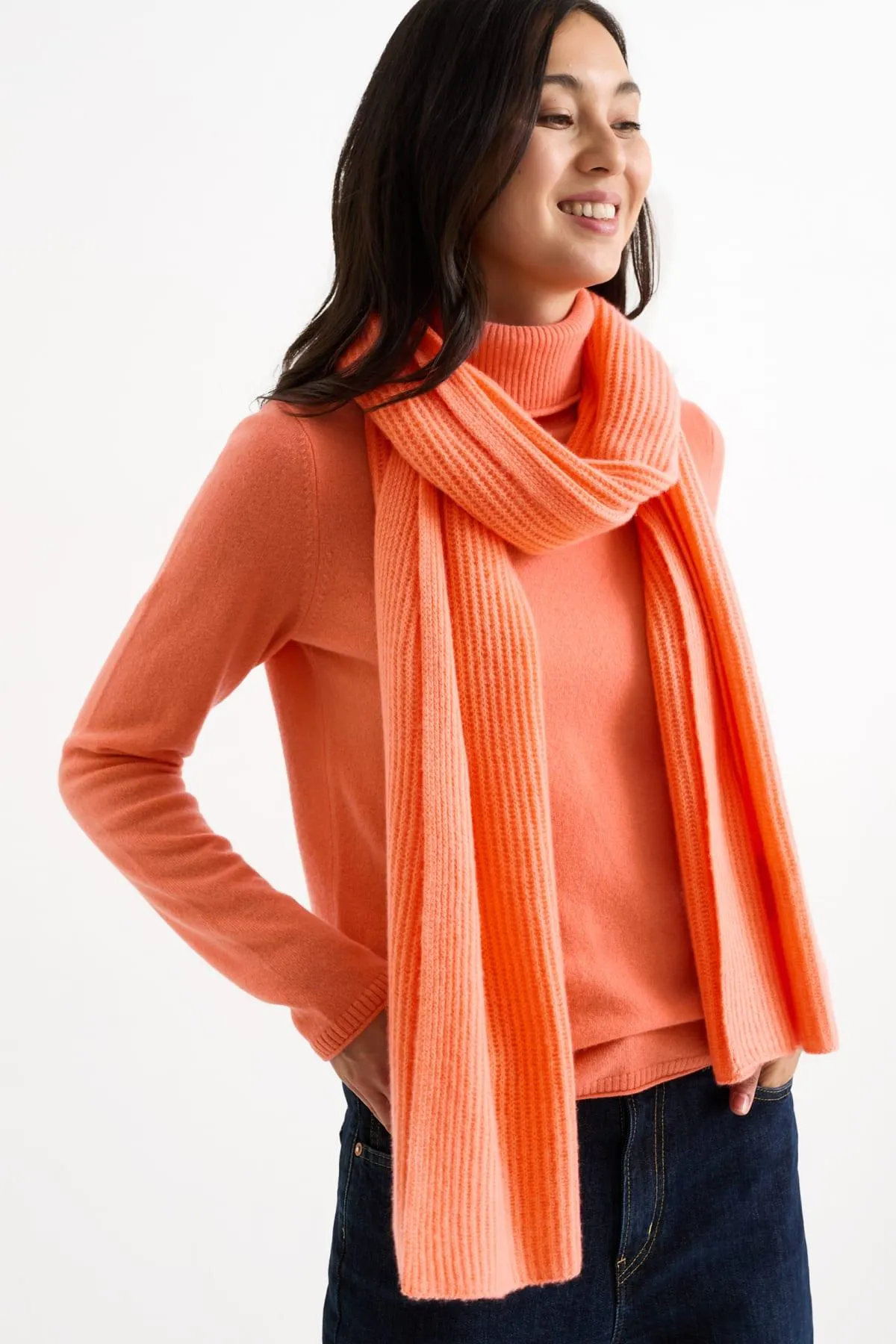 Knitted cashmere scarf