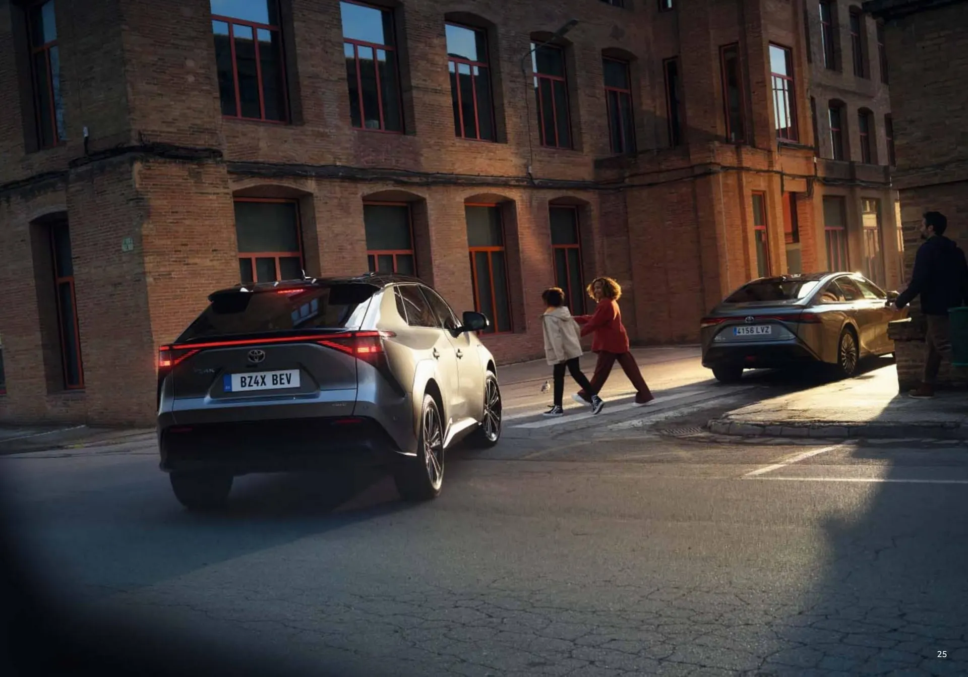 Toyota bZ4X folder van 8 januari tot 8 januari 2024 - Folder pagina 25