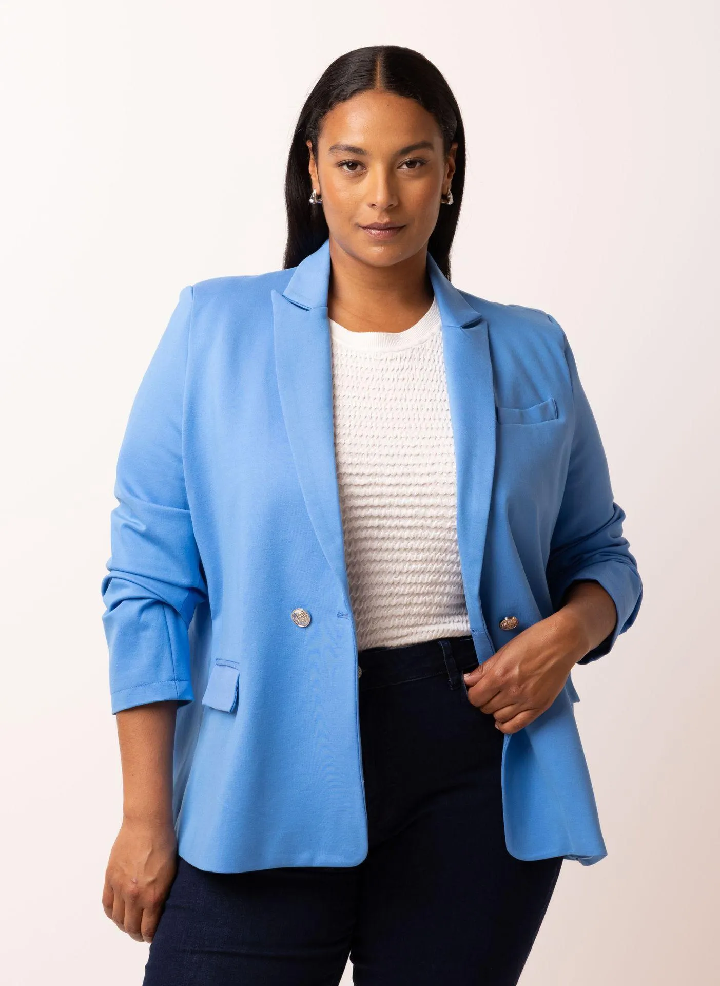 Blauwe blazer met zilverkleurige knopen