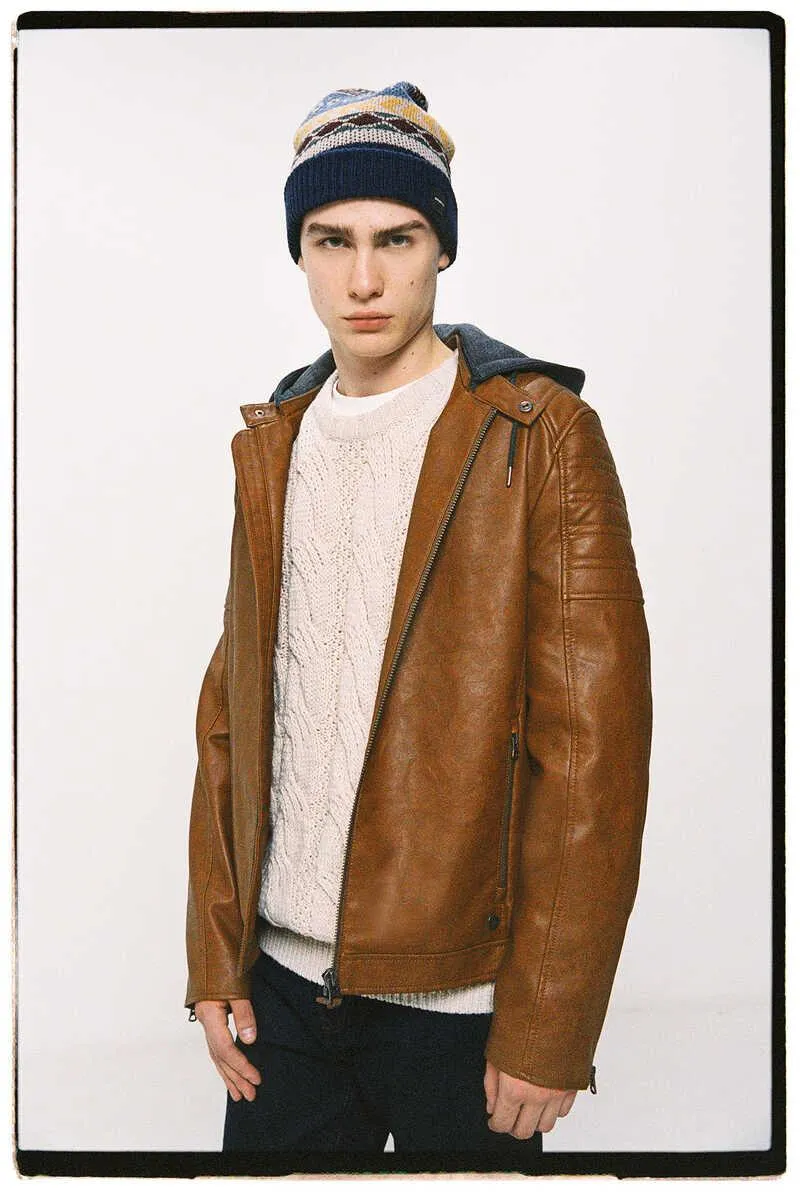 Cazadora motera efecto piel capucha