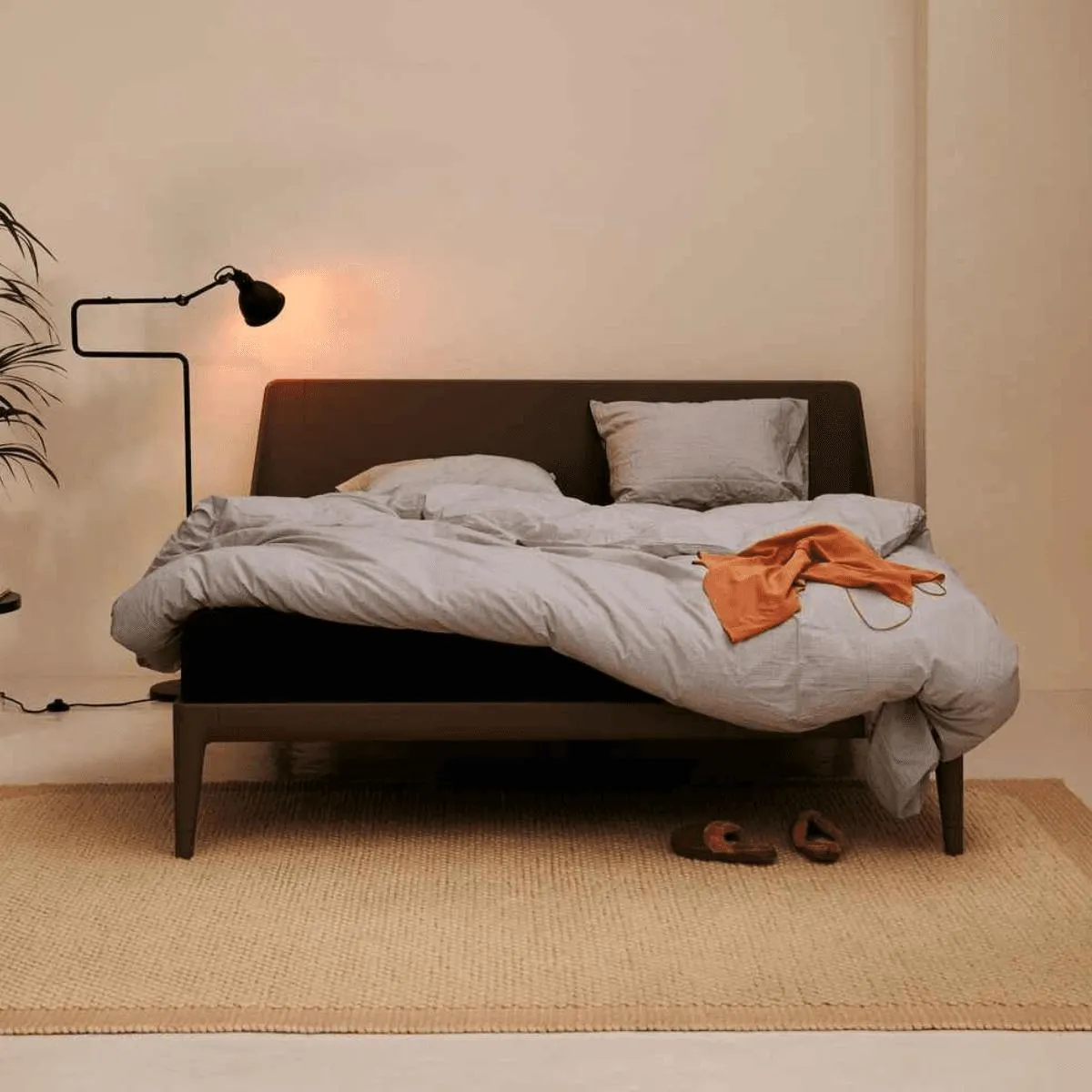 Essential Warm grey met hoofdbord Warm grey