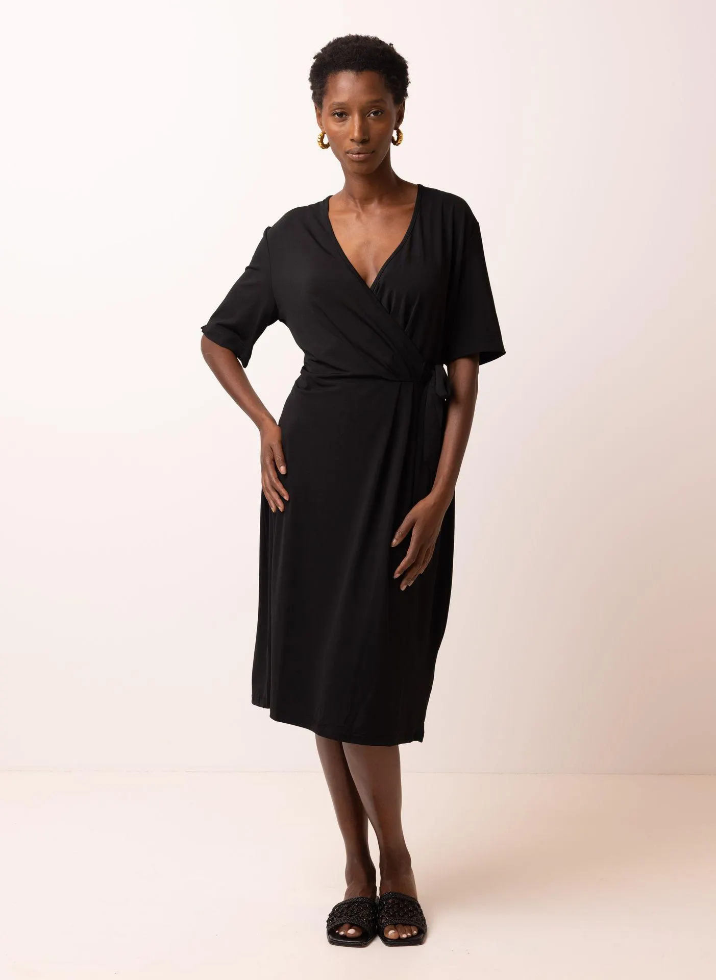 Zwarte midi jurk met overslag