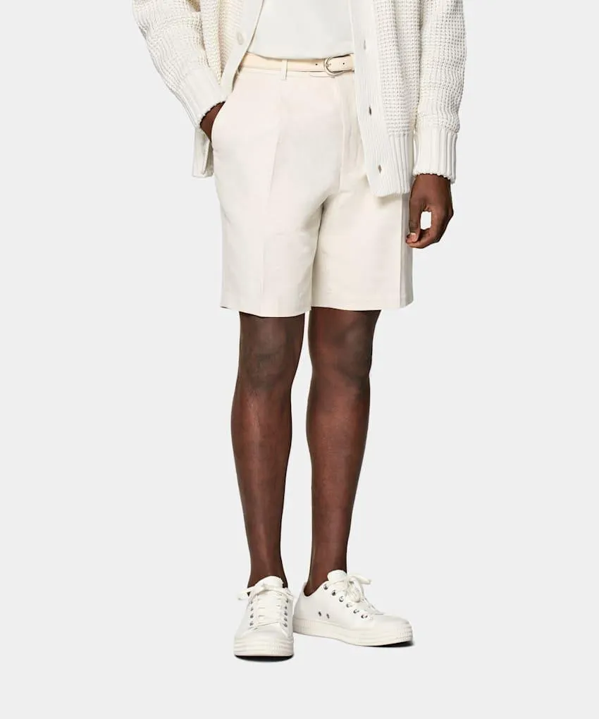 An elevated take on casual shorts, this sand-colored pair is tailored to a slim fit with single pleat and belt loops.