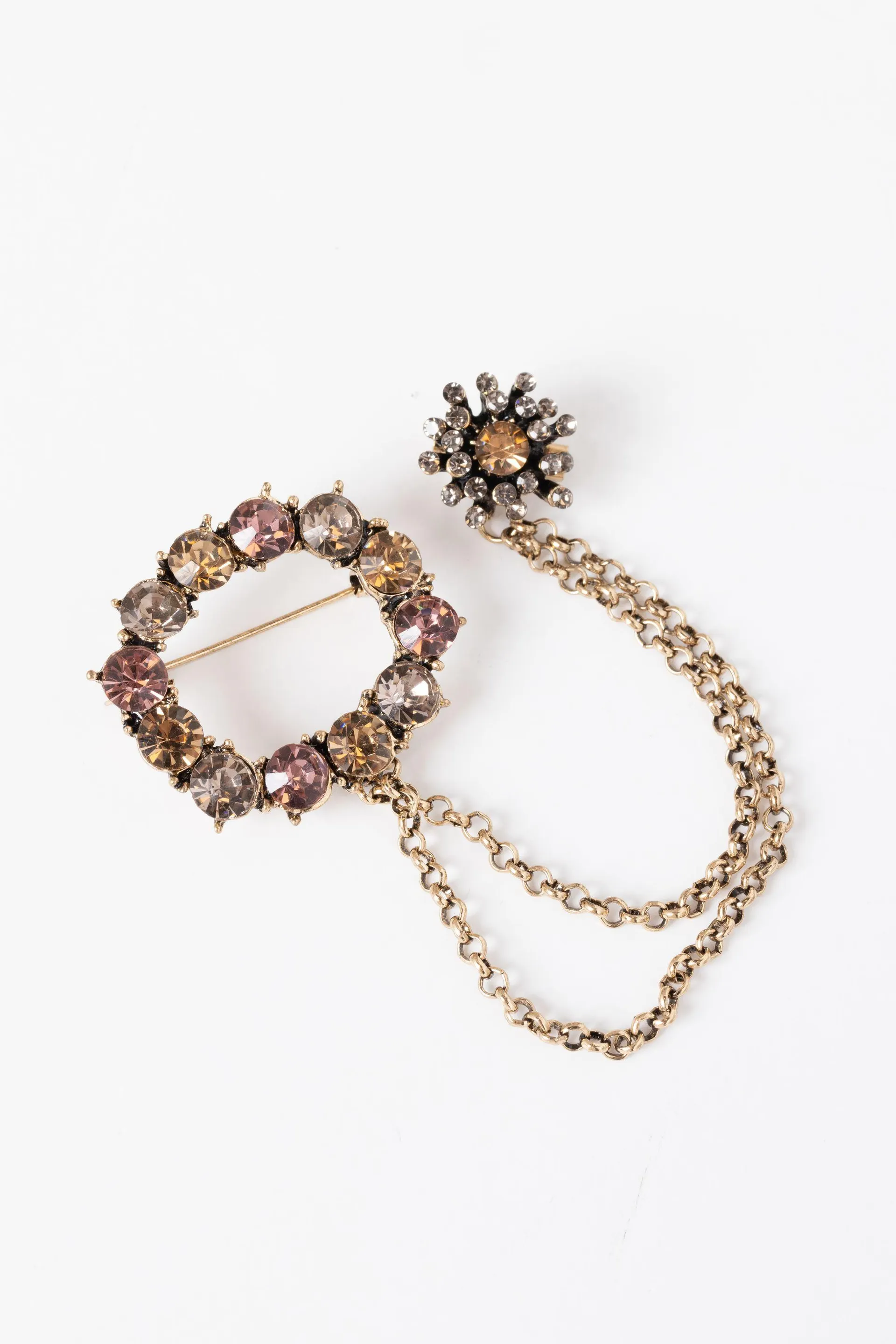 Broche met gekleurde steentjes