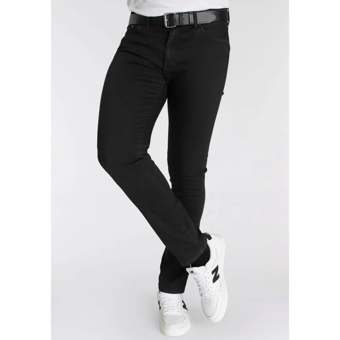 DELMAO Stretch jeans Reed rechte pijpsnit, used-look-wassing, lage taillehoogte