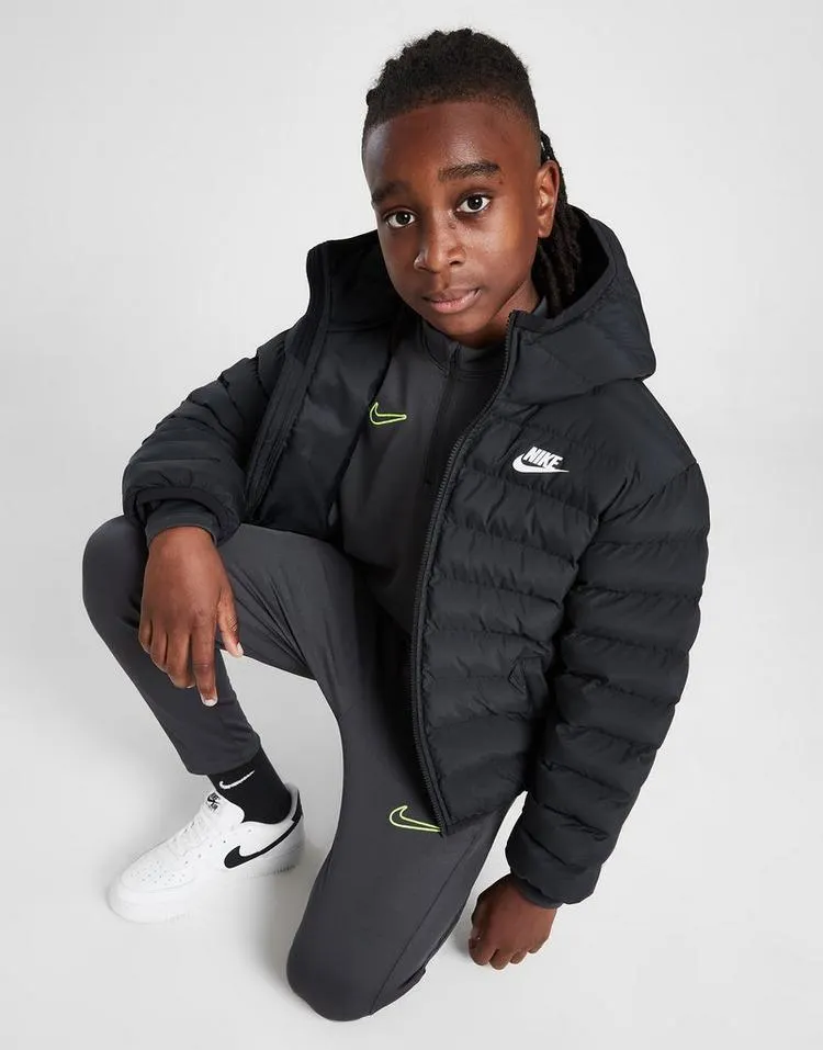 Nike Nike Sportswear Lightweight Synthetic Fill ruimvallend kinderjack met capuchon
