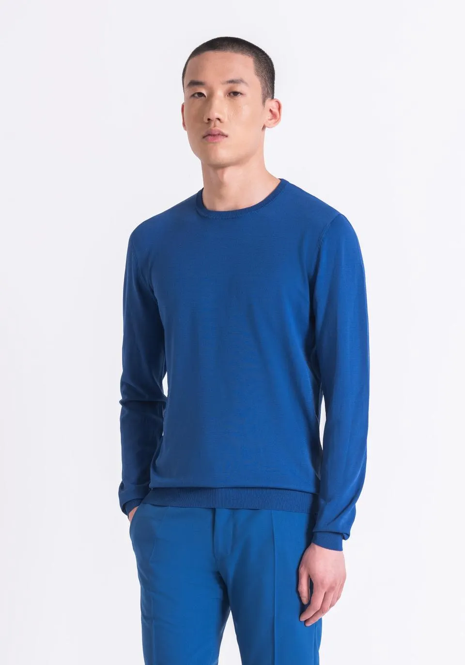 SUPER SLIM FIT SWEATER IN STRETCH VISCOSE BLEND YARN