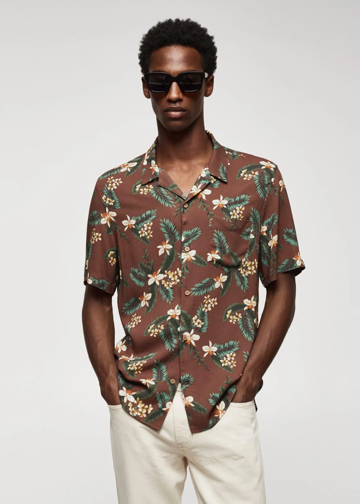 Camisa regular fit estampado hawaiano