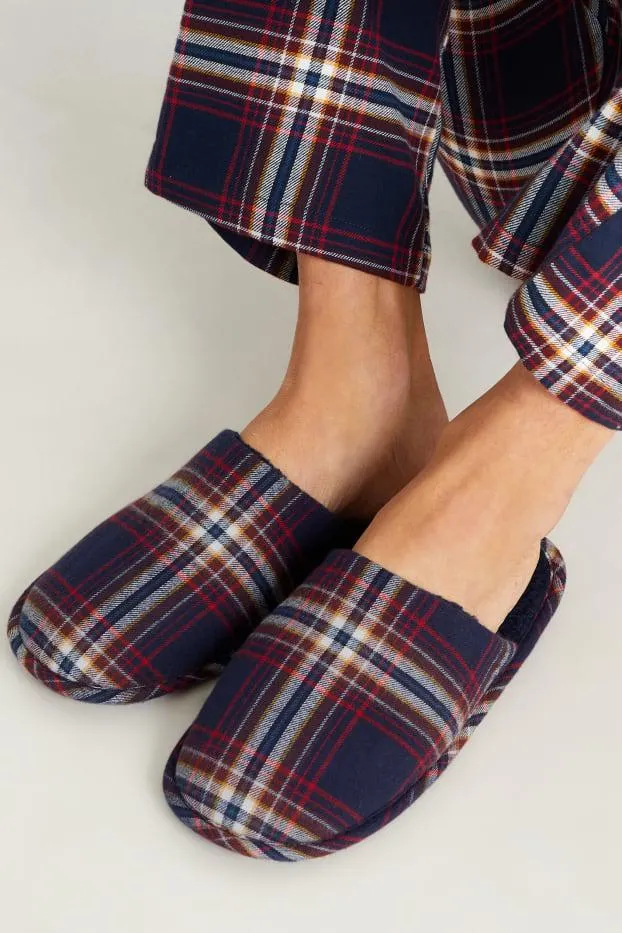 Slippers - check