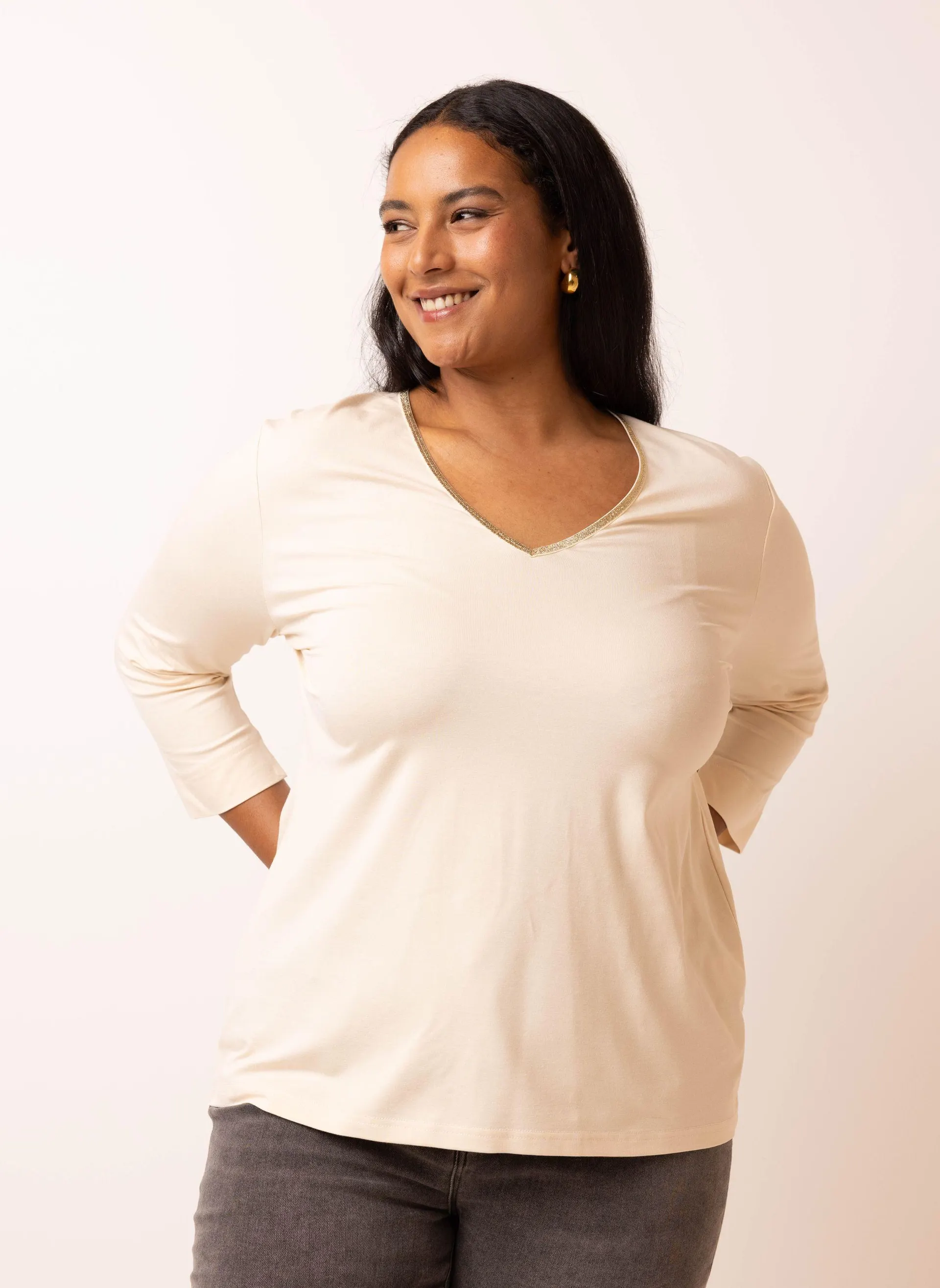 Ecru shirt met goudkleurige bies