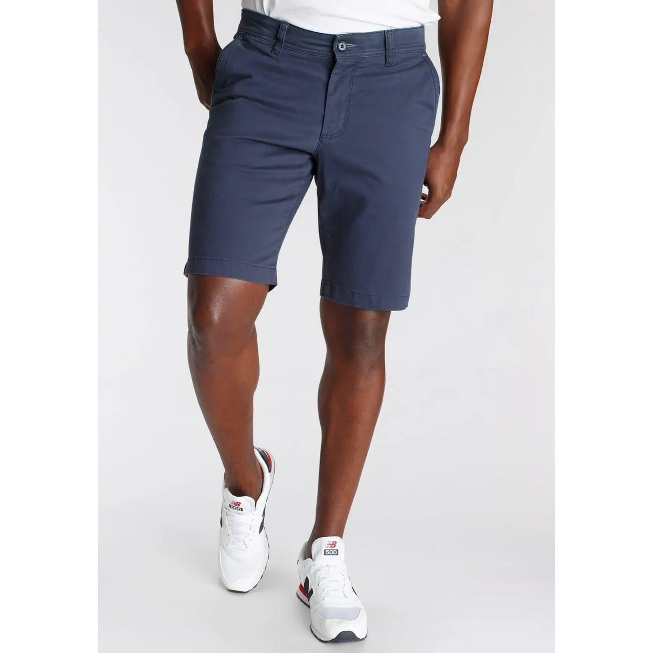 DELMAO Chino-short met details