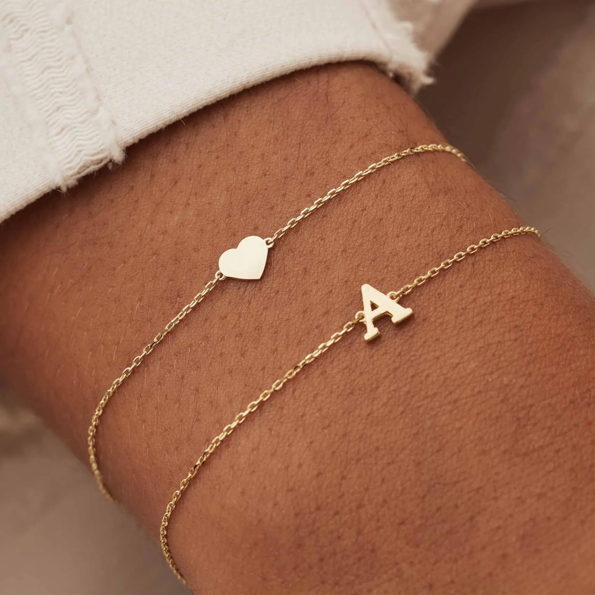 Le Marais Rachel 14 Karaat Gouden Initial Armband IB320101 (Letter A t/m Z)