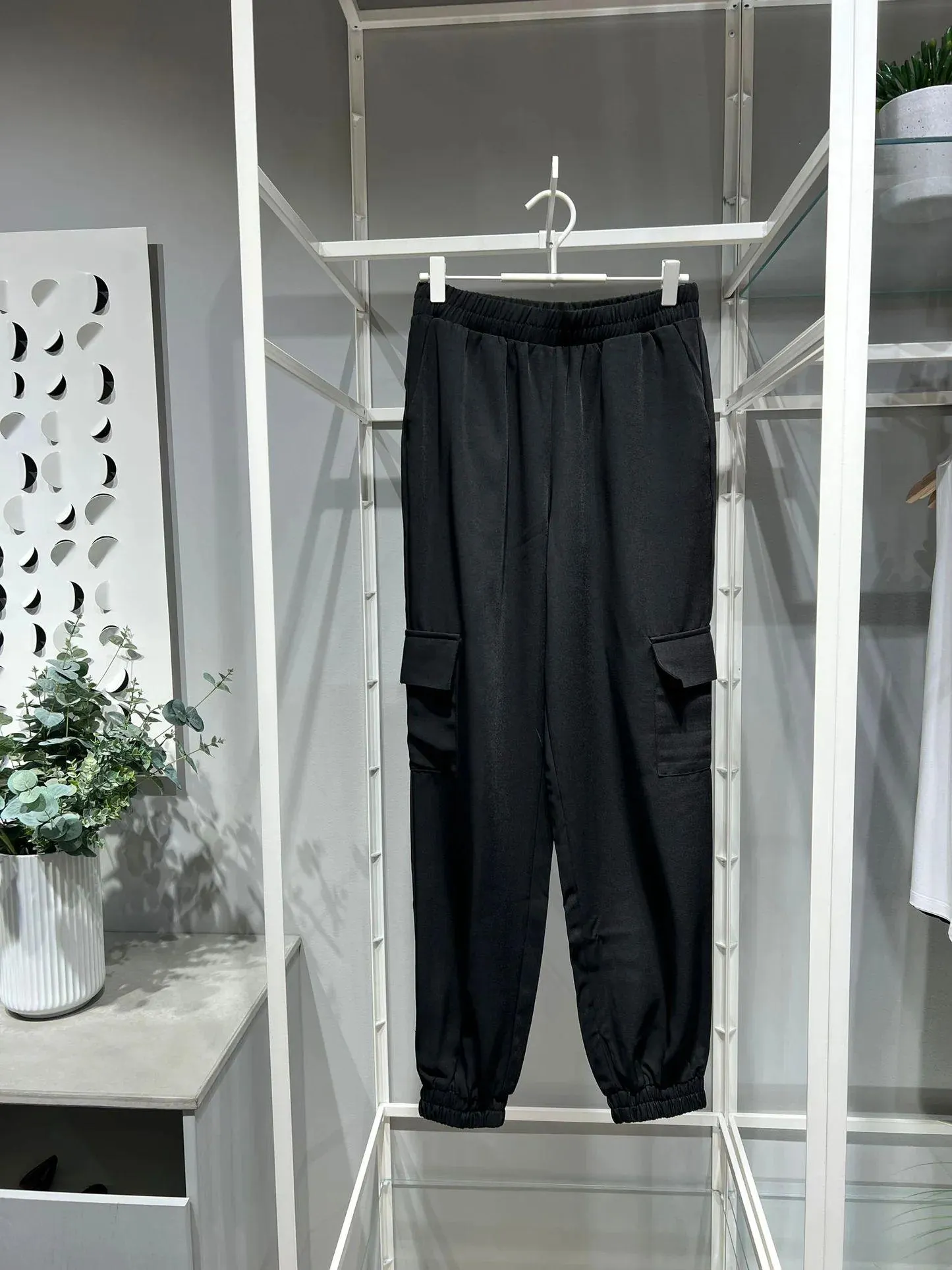 VIPETRA Pants - Black