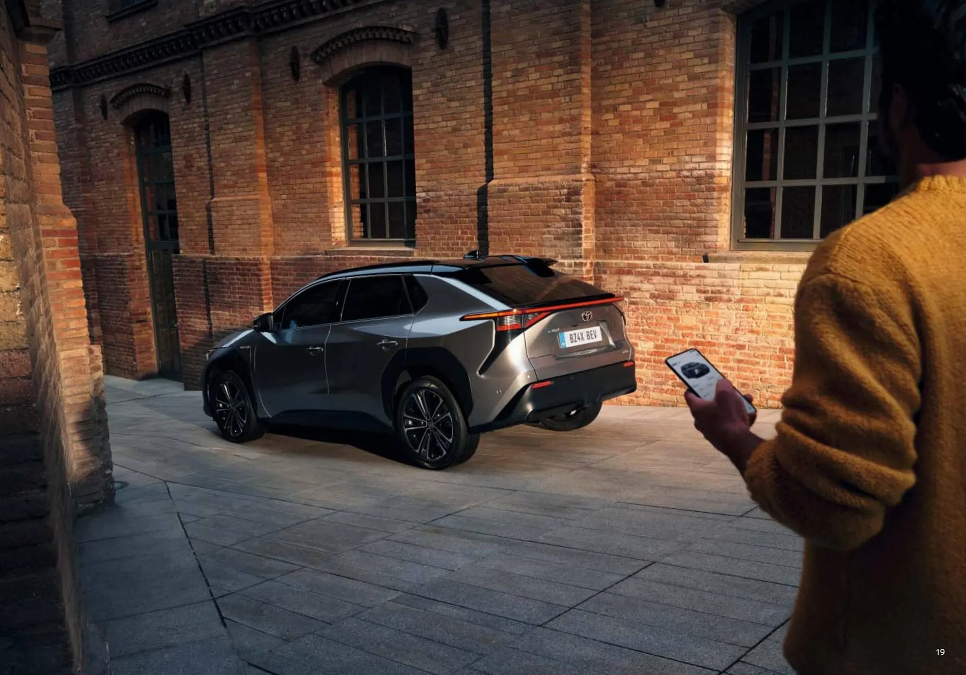 Toyota bZ4X folder van 8 januari tot 8 januari 2024 - Folder pagina 19