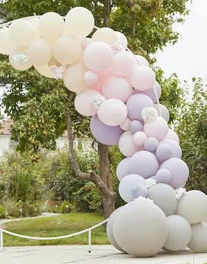 Rosa, Lilla og Grå Ballongbue med Hortensiablomster