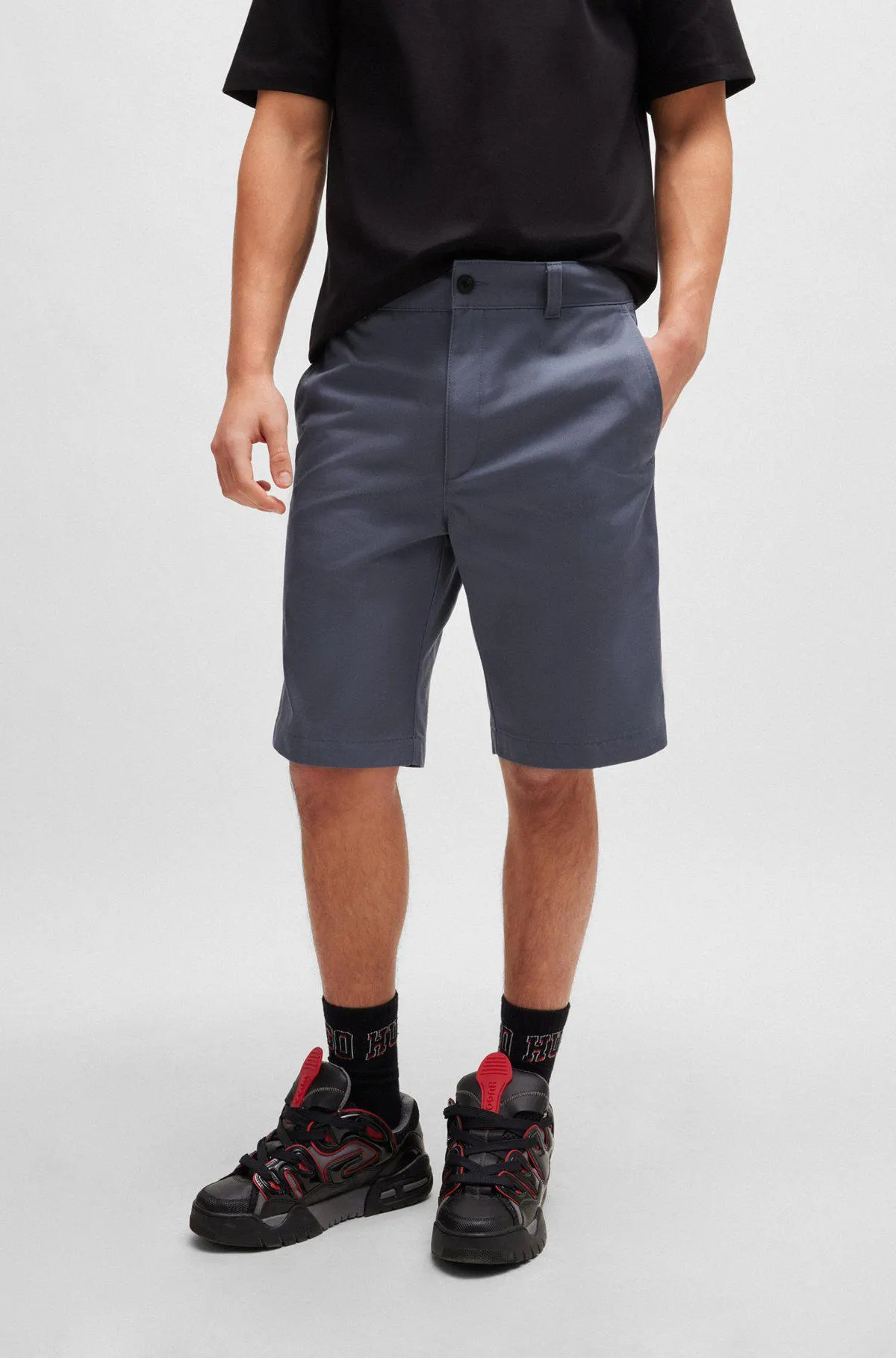 Regular-fit shorts with slim leg and buttoned pockets