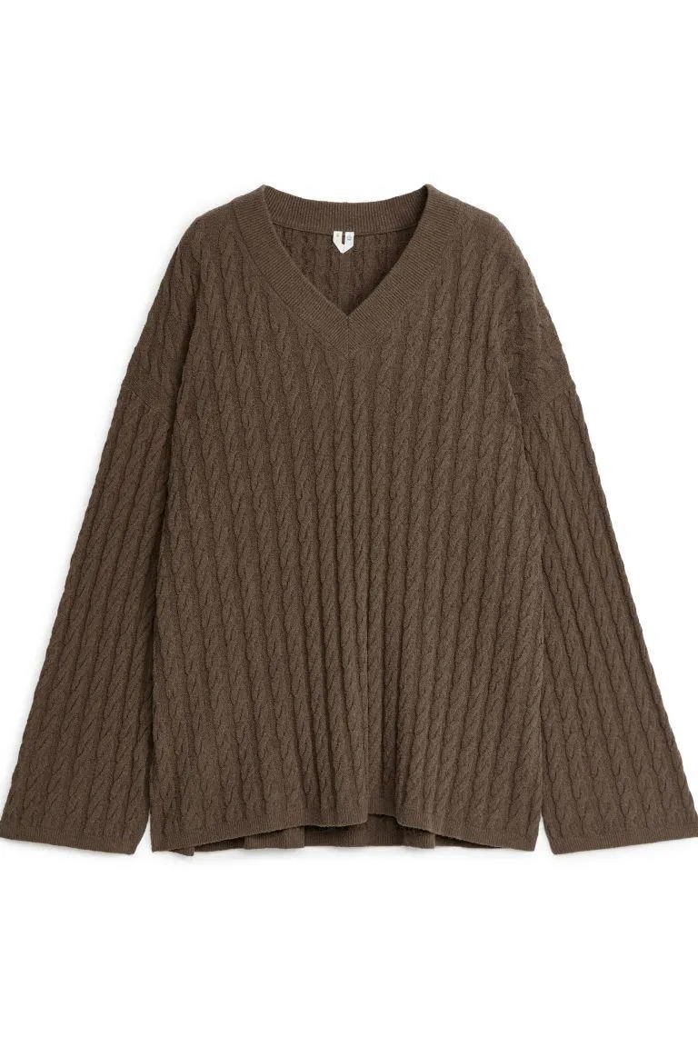 Kabelstrikket bouclé-genser