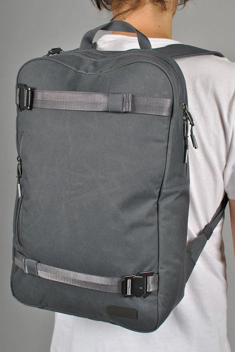 Db The Essential Backpack 17L, Gneiss