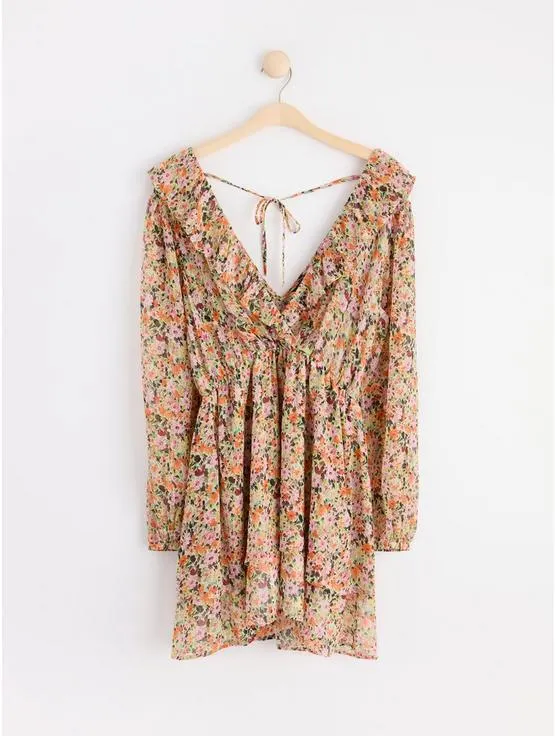 Langermet chiffonkjole med blomster