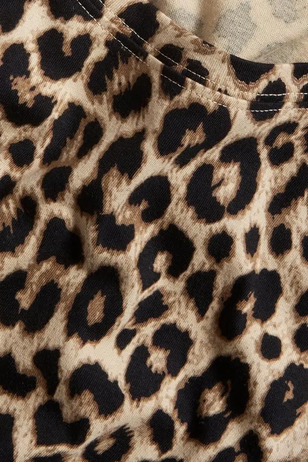 Leopardmönstrad t-shirt