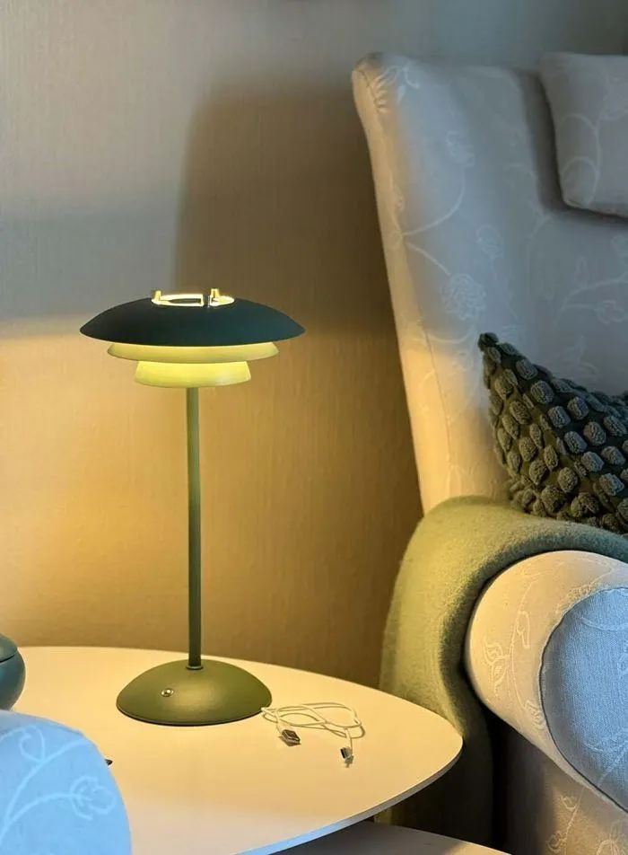 Epsilon oppladbar bordlampe H37 - grønn