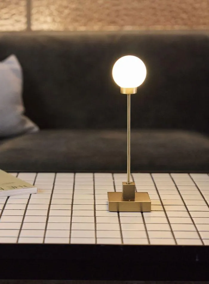 Snowball oppladbar bordlampe H33 - messing