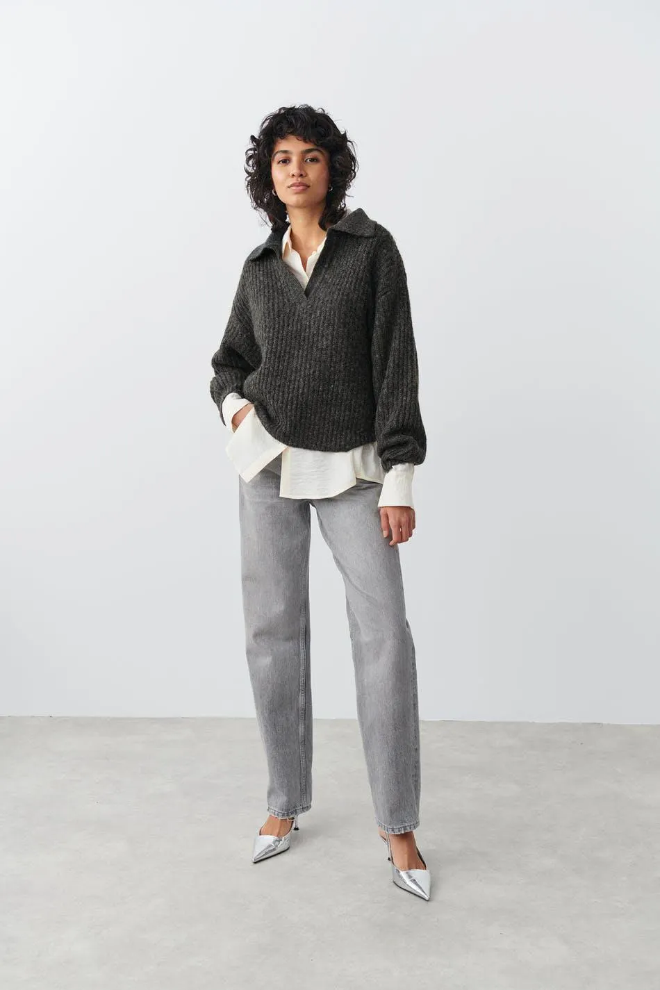 Collar knitted sweater