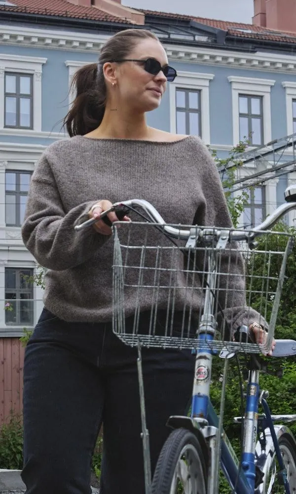 Off-Shoulder strikkegenser