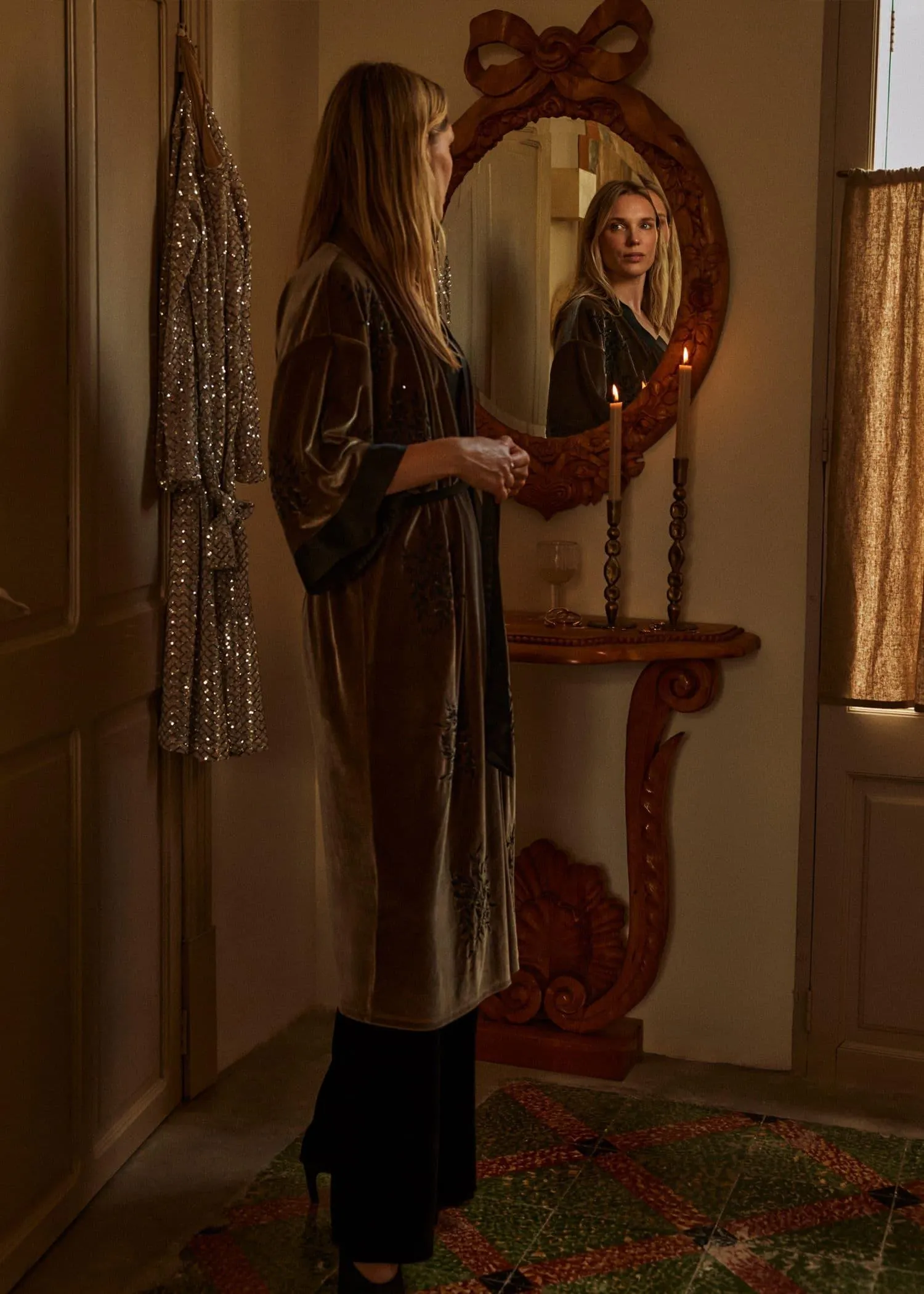 Lång broderad sammetskimono