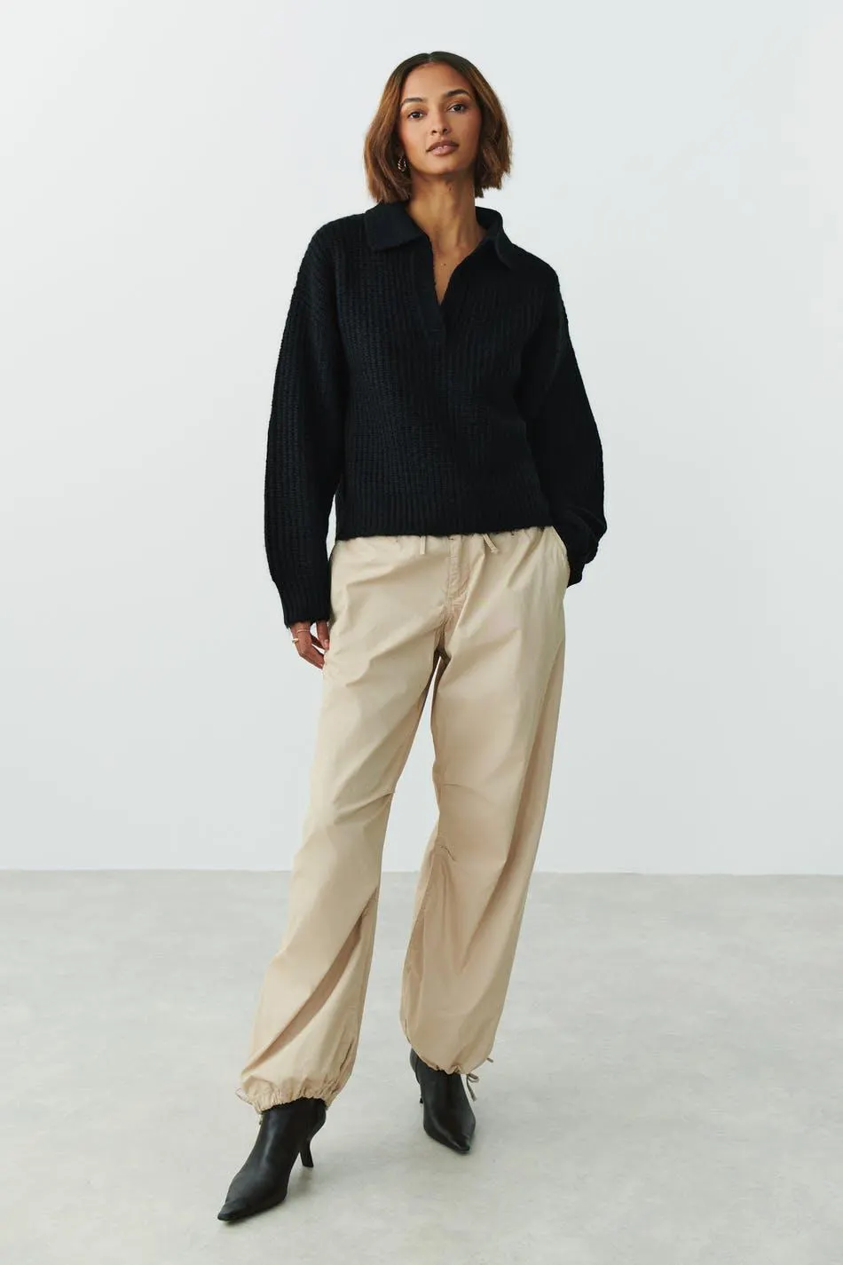 Collar knitted sweater