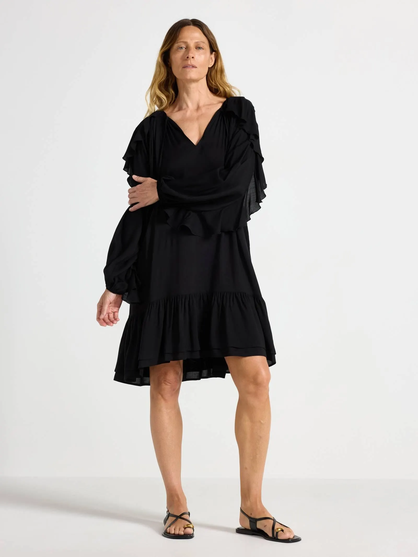 Mini šaty s volány