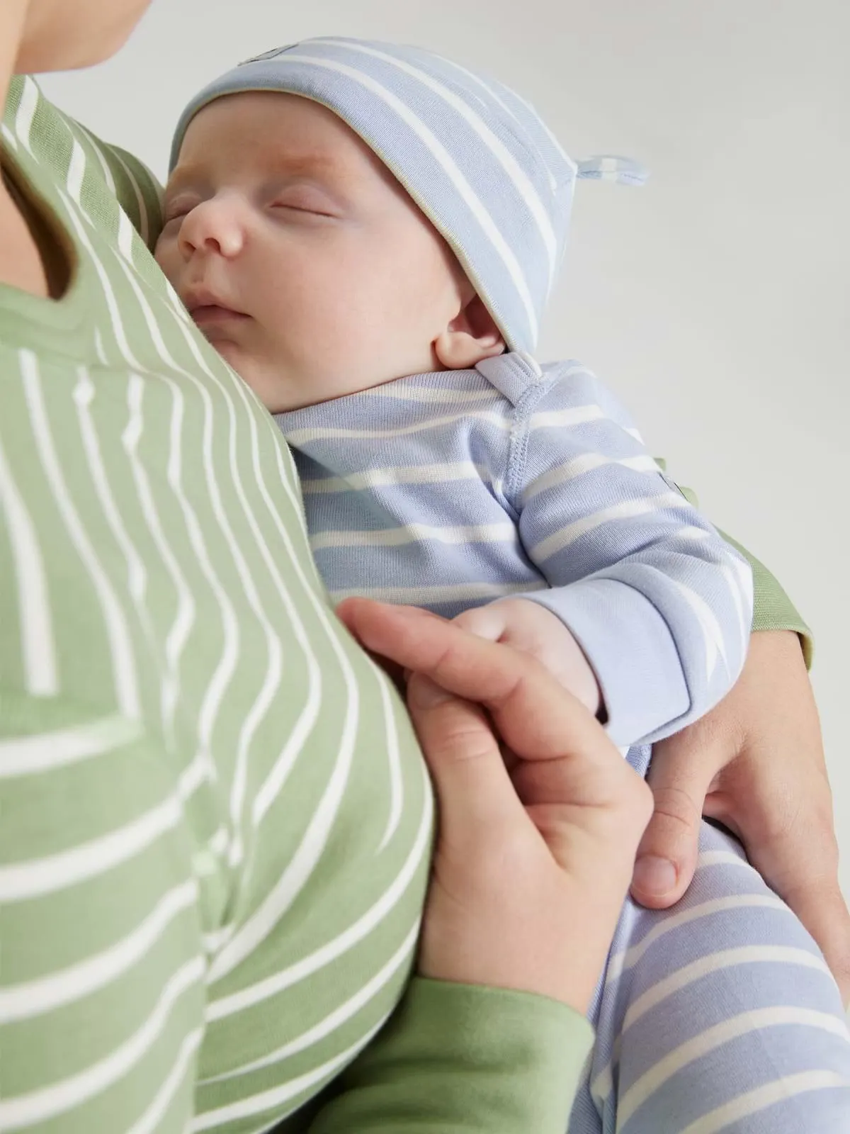 Body med omslagsskuldre stripet