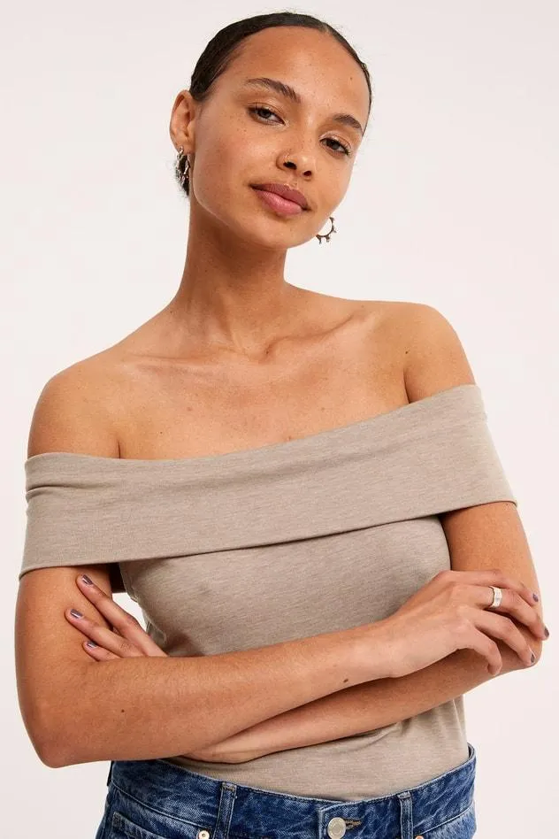 Off shoulder-topp