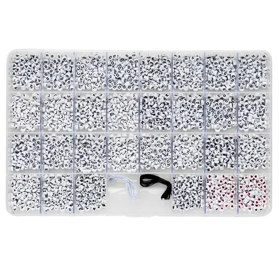 M-me-me-meg-megakit med hele 3000 bokstavperler (inklusive Å, Ä, Ö, Æ og Ø), perler med hjerter samt 2 elastiske nylontråder