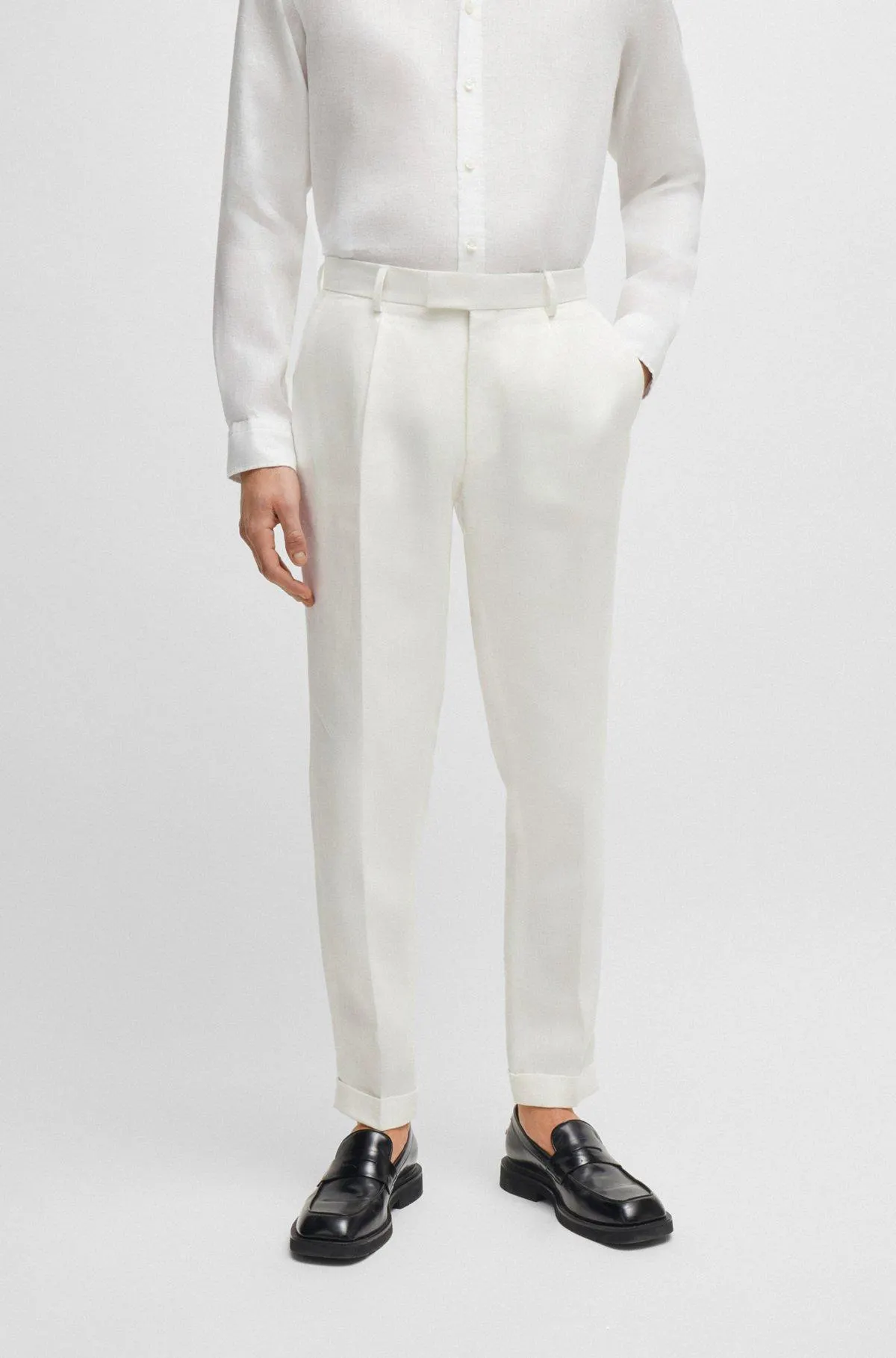 Relaxed-fit trousers in micro-patterned linen