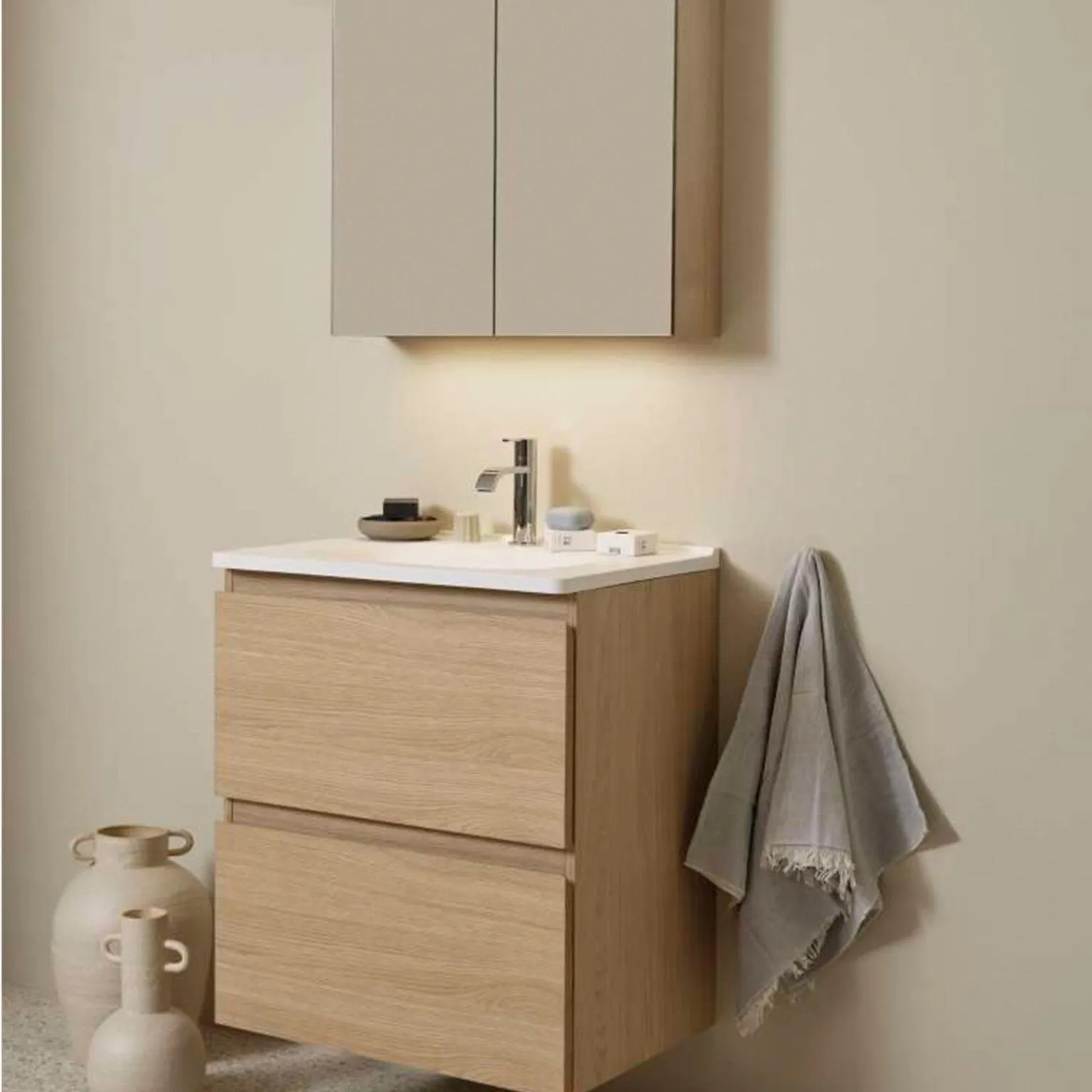 Flow servantskap, hvitpigmentert eik, 60 cm