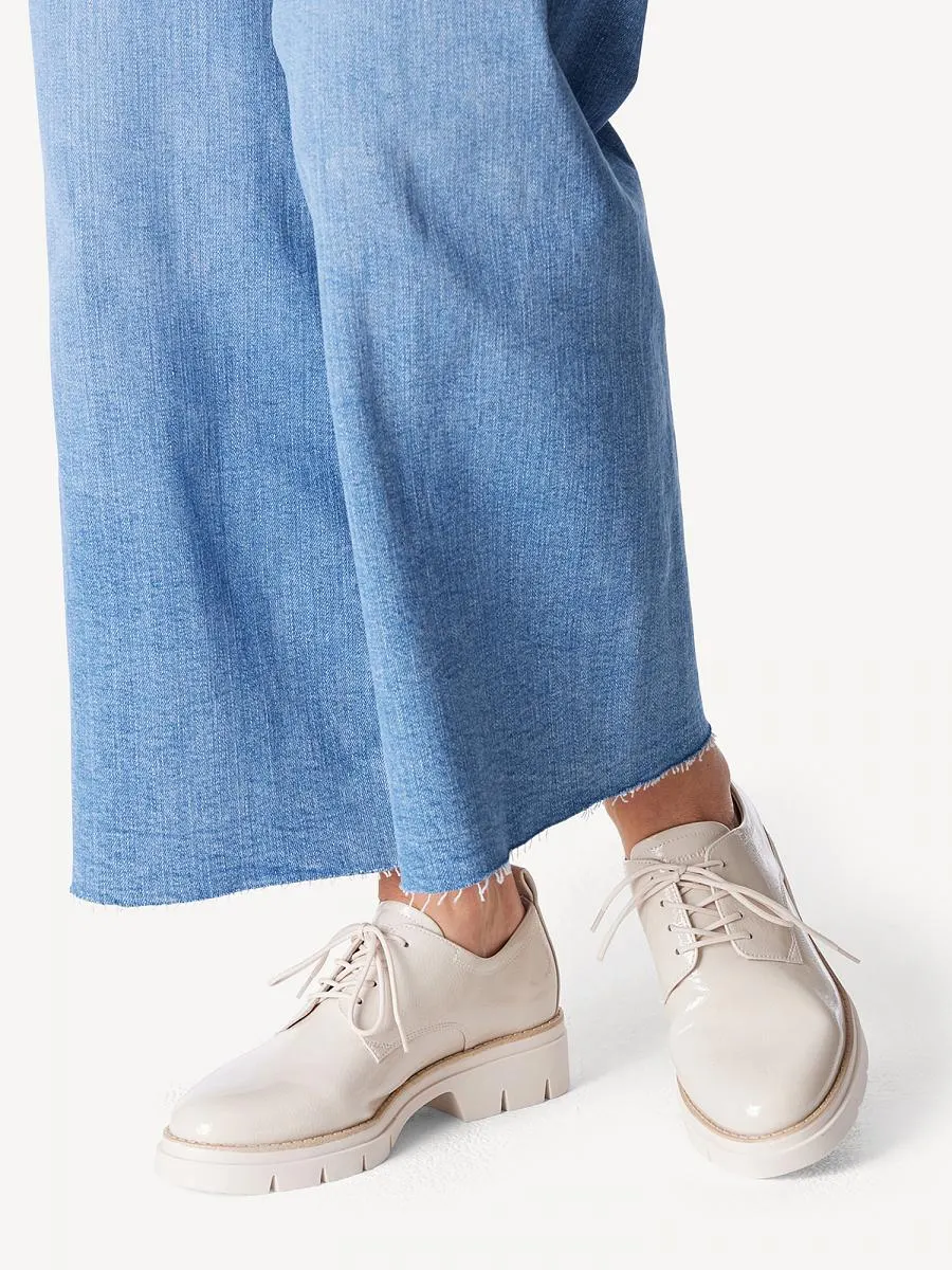 Beige Patent Snøresko