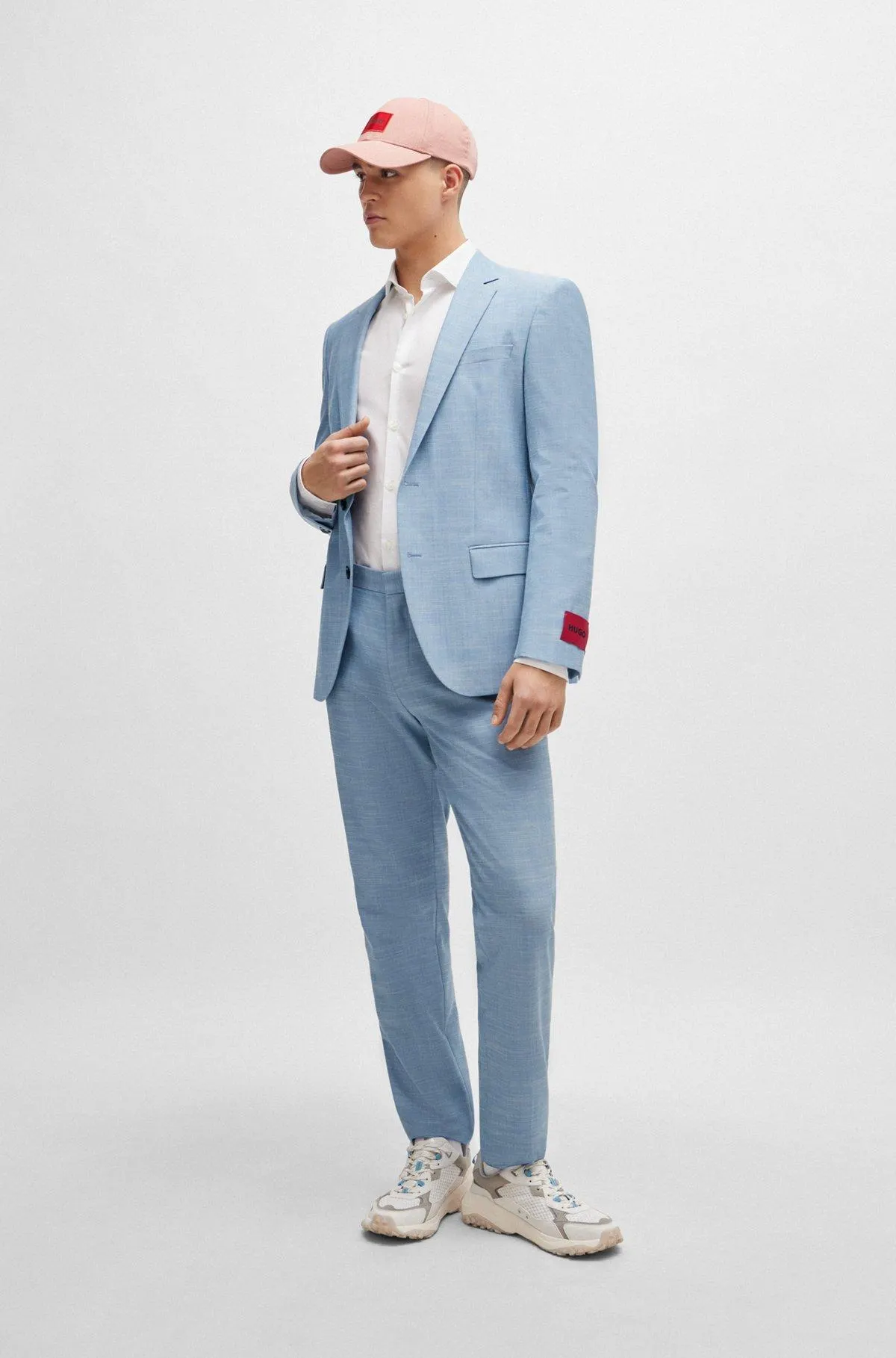 Slim-fit suit in patterned performance-stretch fabric
