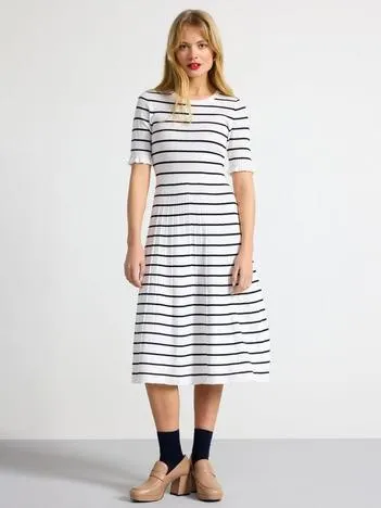 Ribbestrikket midikjole