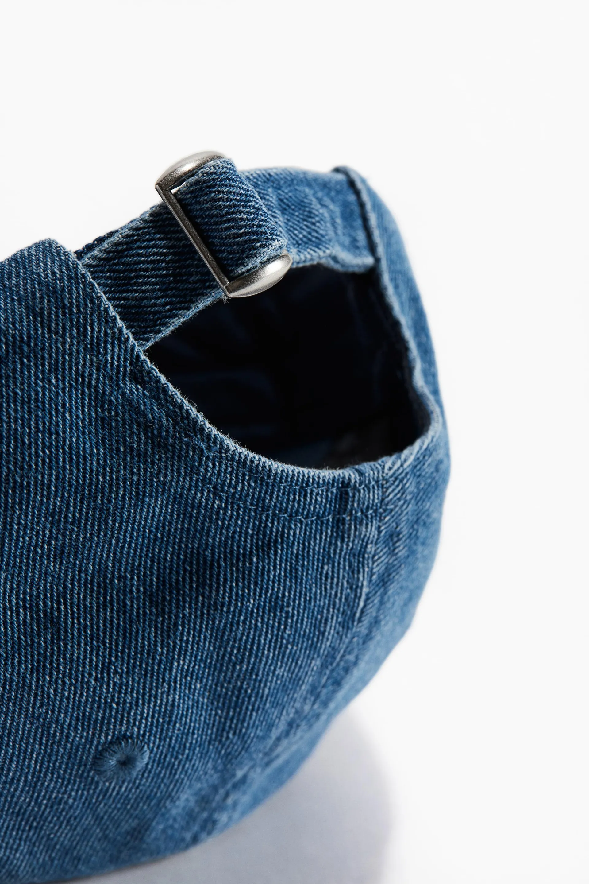 Caps i bomull med brodert motiv