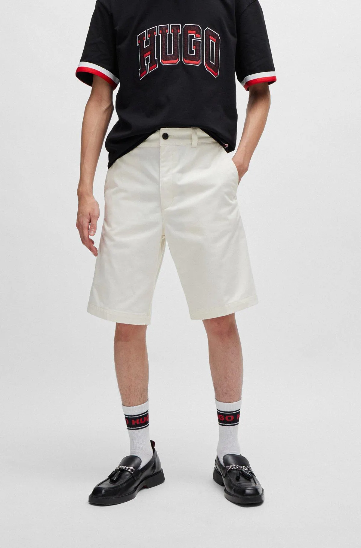 Regular-fit shorts with slim leg and buttoned pockets